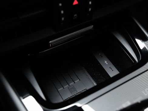 Certified 2025 Porsche Cayenne Turbo AWD/4WD image 24
