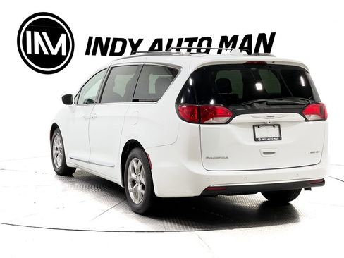 Used 2018 Chrysler Pacifica Limited image 6