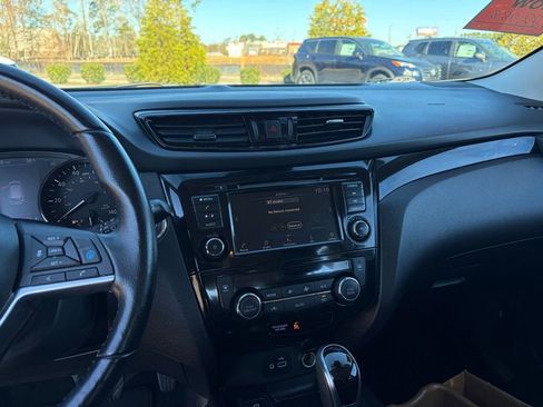 Certified 2022 Nissan Rogue Sport SV w/ Technology Package image 20