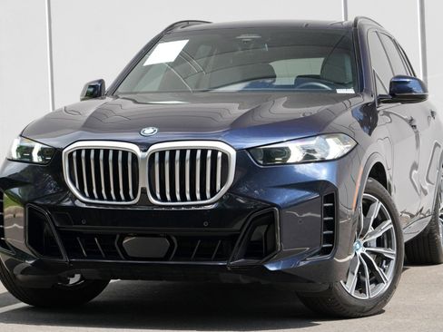 Used 2024 BMW X5 xDrive50e w/ M Sport Package AWD/4WD image 3