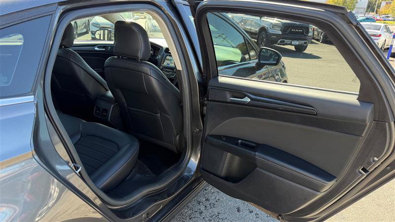 Used 2018 Ford Fusion SE w/ Equipment Group 201A FWD image 36