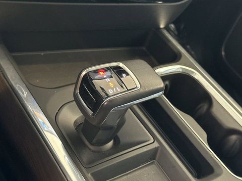 Used 2022 GMC Sierra 1500 SLT w/ SLT Convenience Package image 24