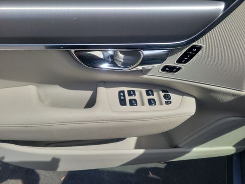 Used 2017 Volvo S90 T6 Momentum w/ Vision Package image 25