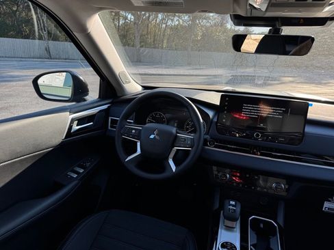 New 2026 Mitsubishi Outlander AWD image 25