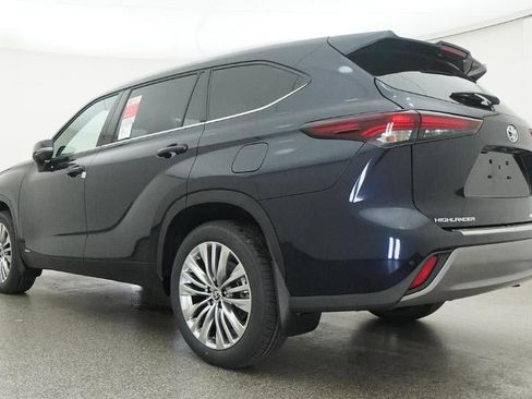 New 2026 Toyota Highlander Platinum image 21