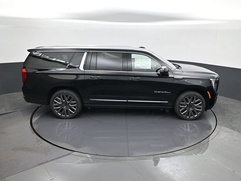 Certified 2026 GMC Yukon XL Denali Ultimate AWD/4WD image 17