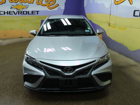 Used 2024 Toyota Camry SE FWD image 3