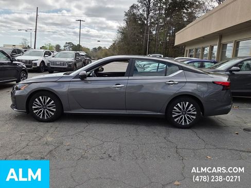 Used 2025 Nissan Altima 2.5 SV image 2