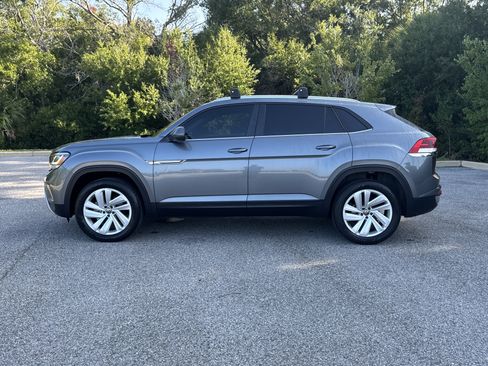 Used 2023 Volkswagen Atlas Cross Sport SE w/ Panoramic Sunroof Package FWD image 5