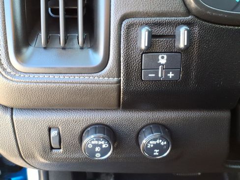 Used 2022 GMC Canyon Elevation image 16