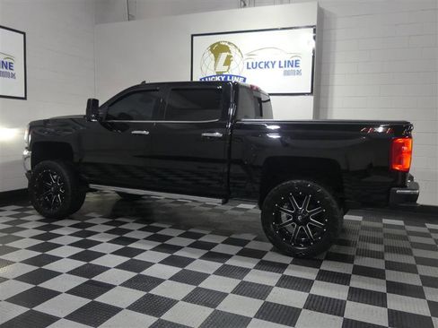 Used 2018 Chevrolet Silverado 1500 LTZ AWD/4WD image 7