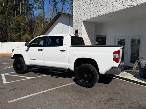 Used 2019 Toyota Tundra SR5 w/ SR5 Upgrade Package image 10