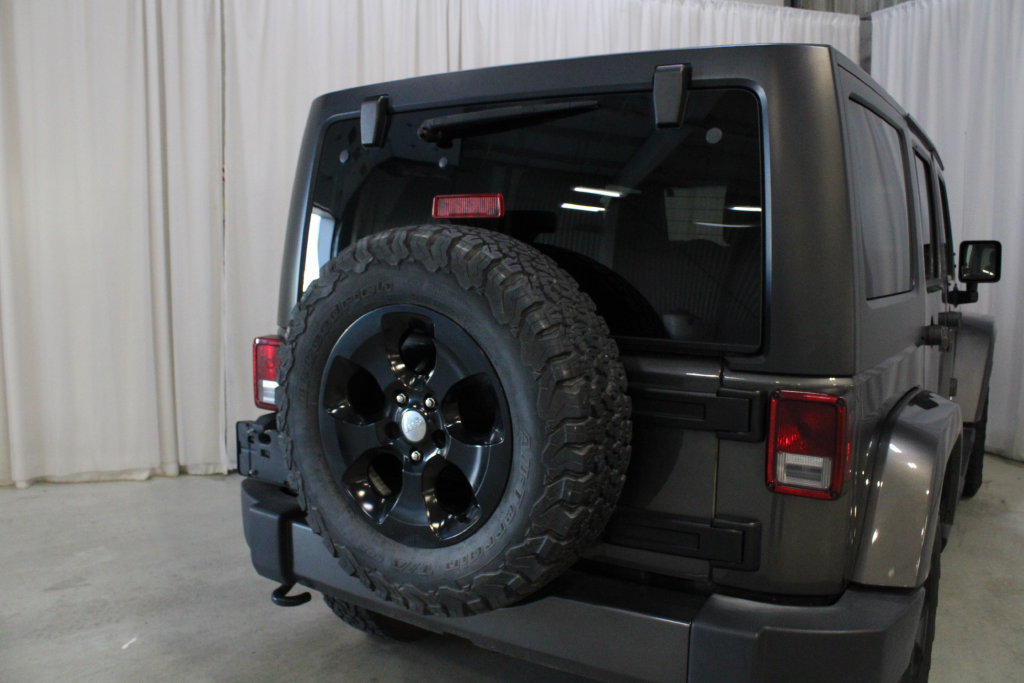 Used 2017 Jeep Wrangler Unlimited Sahara w/ Connectivity Group AWD/4WD image 29