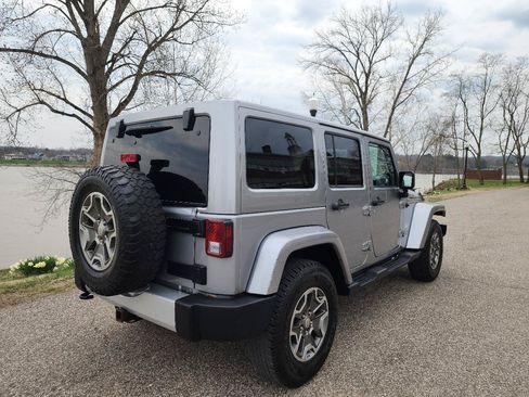 Used 2013 Jeep Wrangler Unlimited Sahara w/ Dual Top Group AWD/4WD image 5