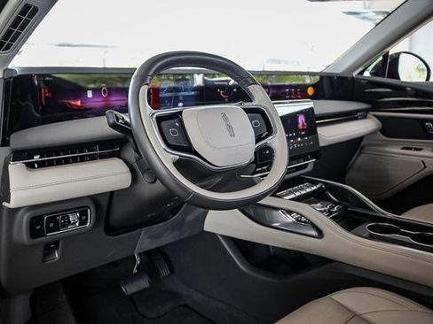 Used 2024 Lincoln Nautilus Reserve image 8