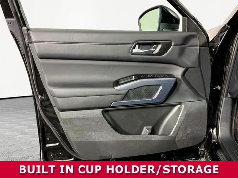 Used 2025 Nissan Pathfinder SL AWD/4WD image 19