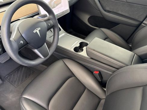 Used 2025 Tesla Model Y Long Range AWD/4WD image 16