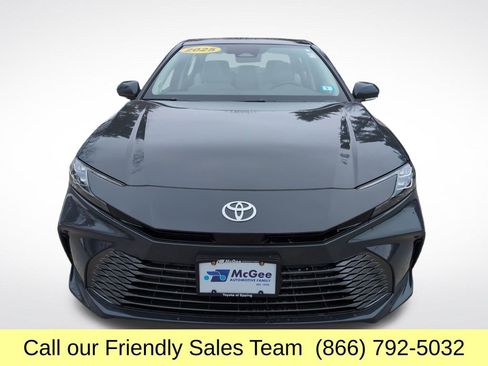 Used 2025 Toyota Camry XLE w/ Premium Package image 10