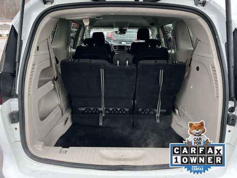 Used 2023 Chrysler Voyager LX image 17