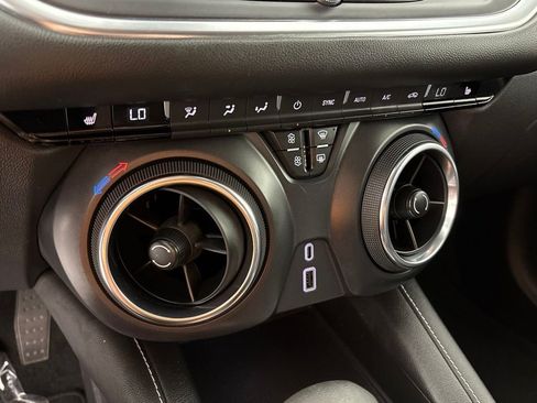 Used 2025 Chevrolet Blazer LT FWD image 34