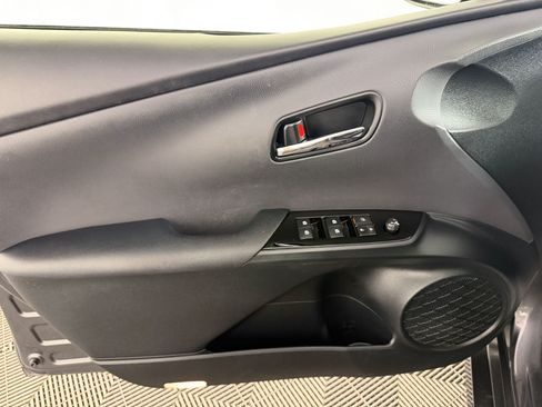 Used 2018 Toyota Prius Three Touring FWD image 26