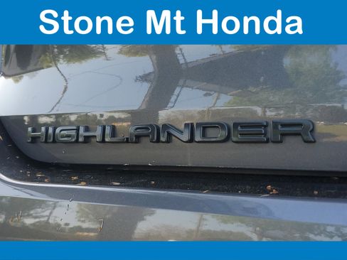 Used 2023 Toyota Highlander XLE FWD image 8