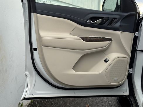 Used 2023 GMC Acadia Denali w/ Denali Ultimate Package image 10