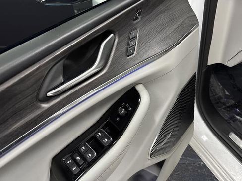 Used 2021 Jeep Grand Cherokee L Overland w/ Advanced Protech Group III image 32