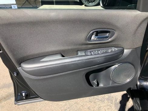 Used 2017 Honda HR-V EX image 10