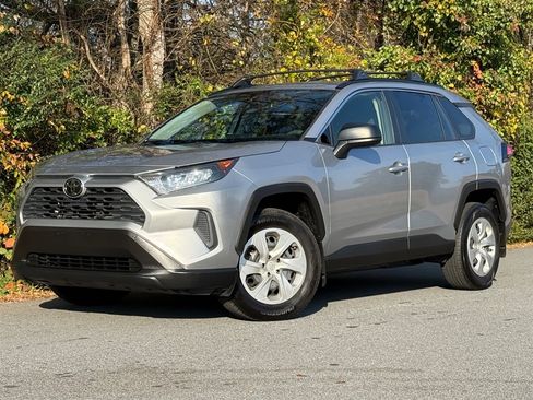 Used 2019 Toyota RAV4 LE image 7