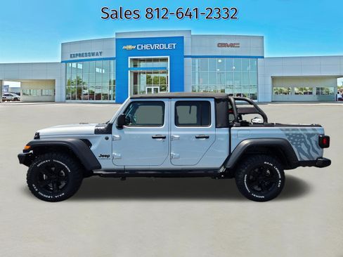 Used 2023 Jeep Gladiator Sport AWD/4WD image 4