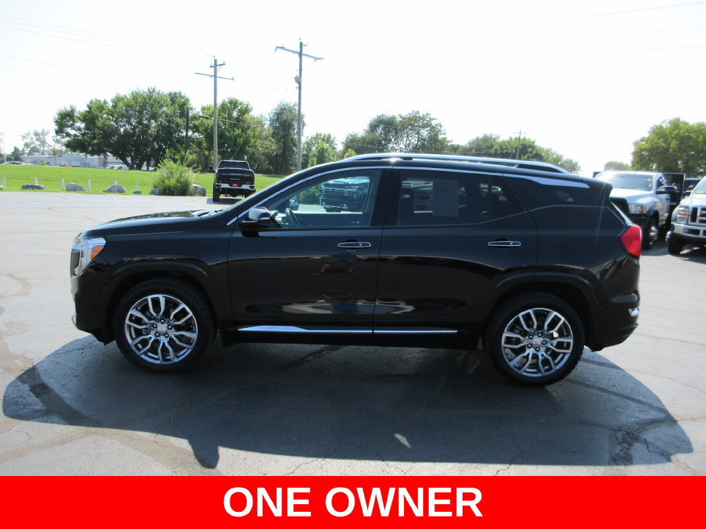 Certified 2022 GMC Terrain Denali w/ Denali Premium Package AWD/4WD image 11