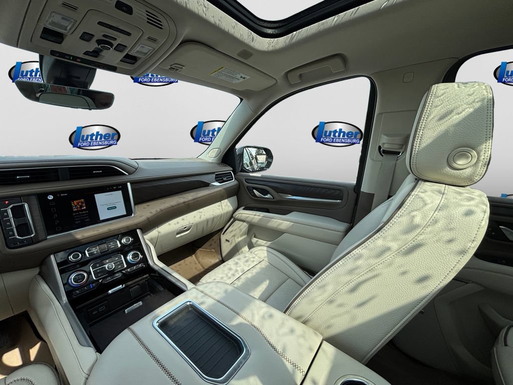 Used 2022 GMC Yukon XL Denali w/ Denali Reserve Package AWD/4WD image 13