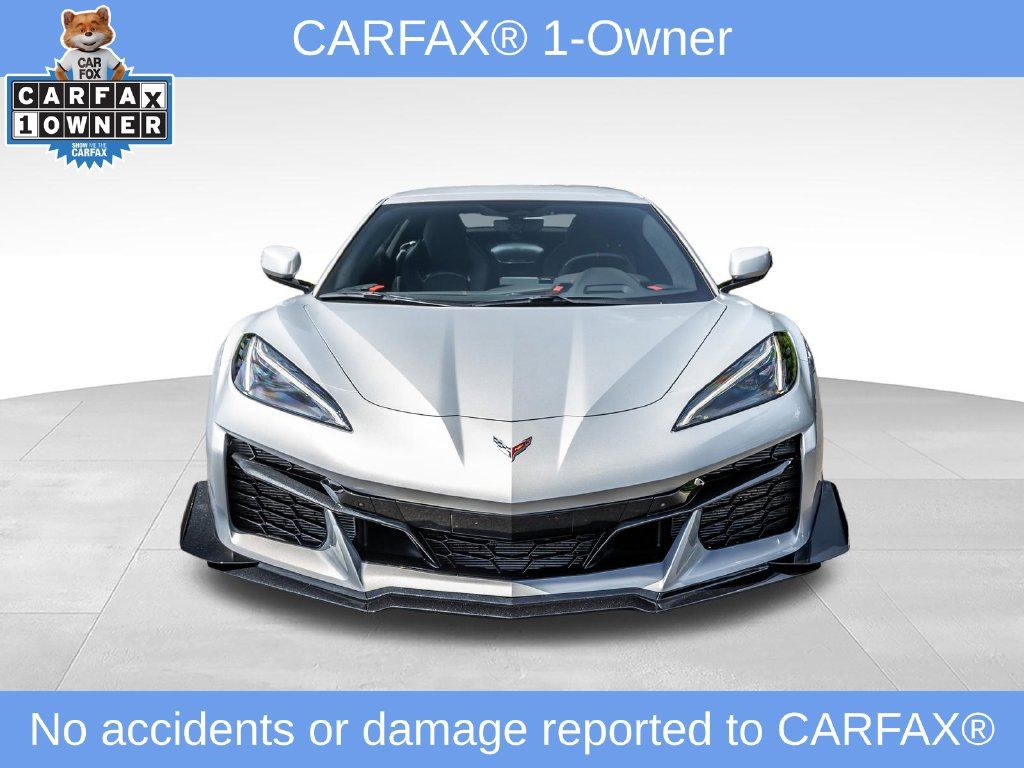 Used 2023 Chevrolet Corvette Z06 w/ Z07 Performance Package RWD image 3
