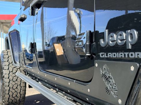 Used 2021 Jeep Gladiator Sport image 15
