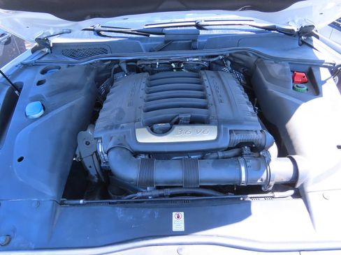 Used 2017 Porsche Cayenne AWD/4WD image 13