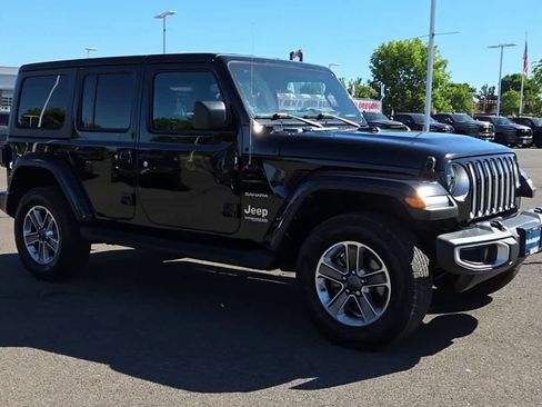 Used 2022 Jeep Wrangler Unlimited Sahara w/ LED Lighting Group AWD/4WD image 2