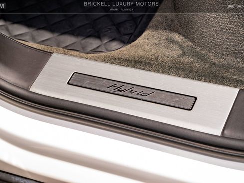 Used 2021 Bentley Bentayga Plug-In Hybrid AWD/4WD image 14