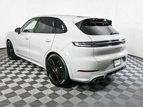 New 2026 Porsche Cayenne GTS image 3
