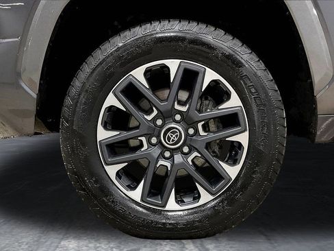 Used 2024 Toyota Tundra Limited AWD/4WD image 33