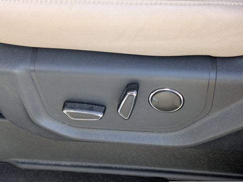 Used 2024 Ford Expedition Limited image 23