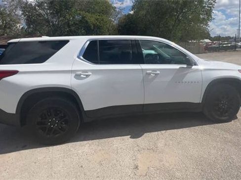 Used 2021 Chevrolet Traverse LS FWD image 9