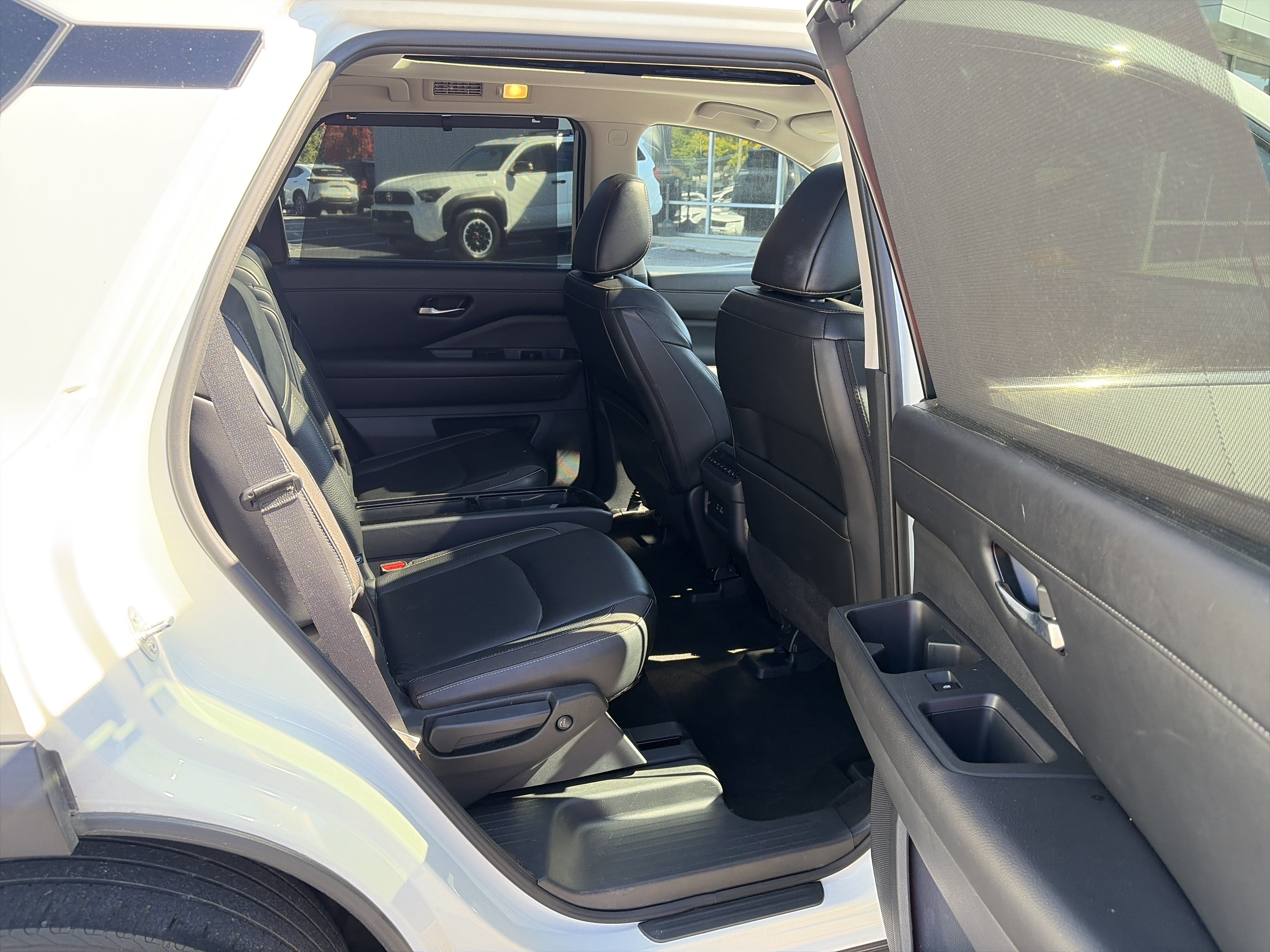 Used 2023 Nissan Pathfinder SL w/ SL Premium Package AWD/4WD image 14