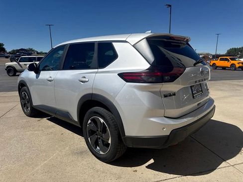 Used 2025 Nissan Rogue SV AWD/4WD image 8