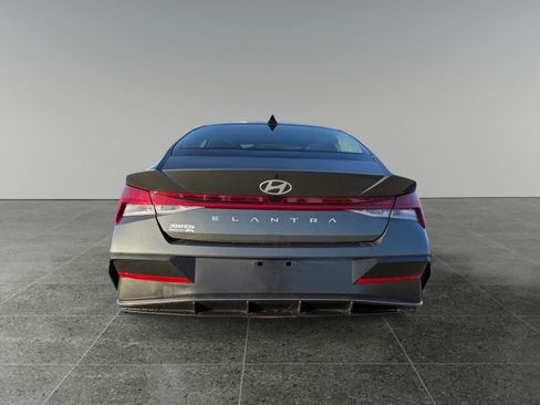 Used 2025 Hyundai Elantra SEL FWD image 5