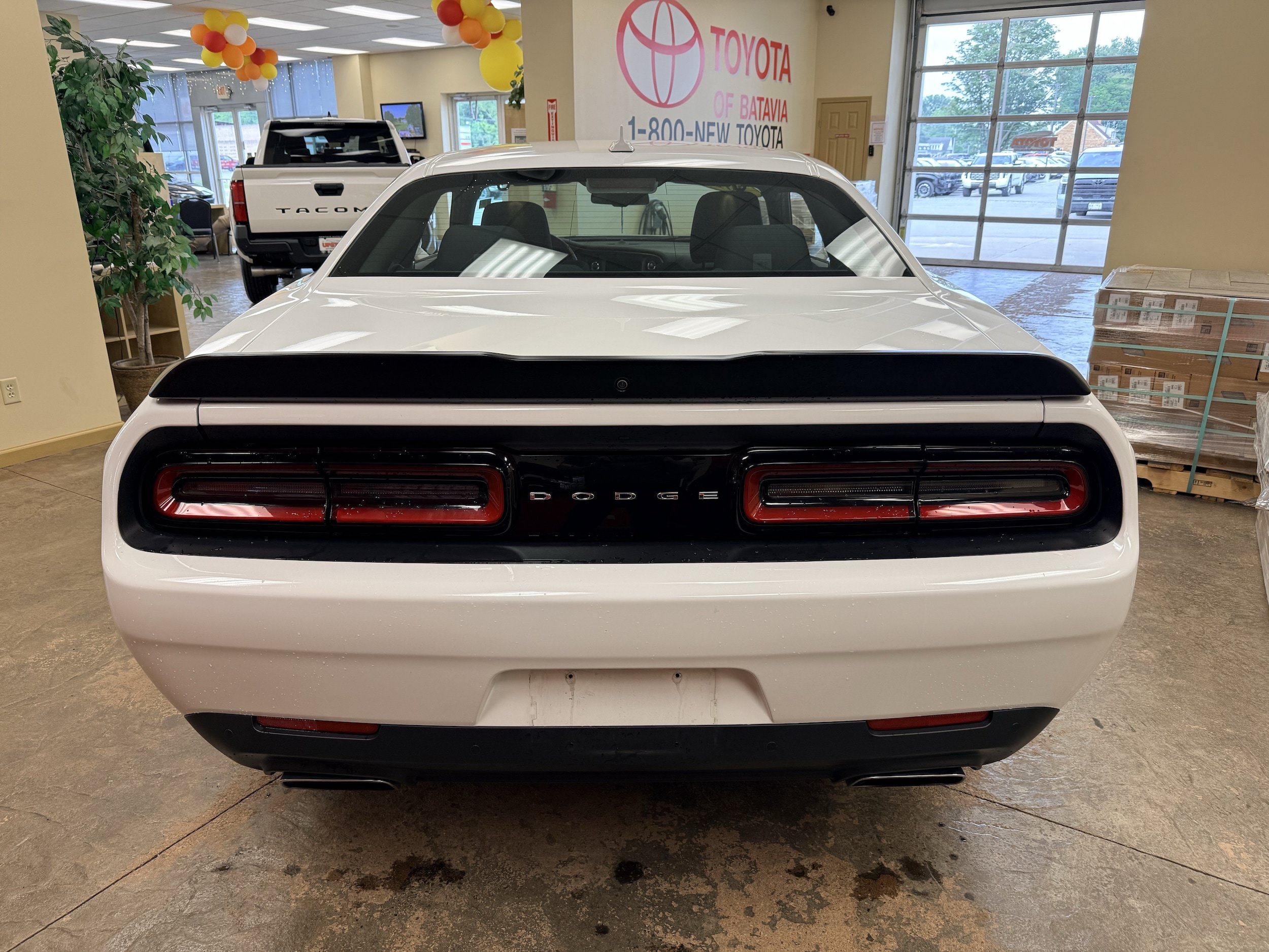 Used 2018 Dodge Challenger R/T Scat Pack w/ Dynamics Package RWD image 11