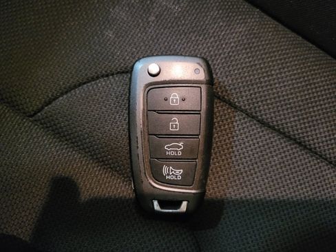 Used 2021 Hyundai Elantra SE FWD image 32