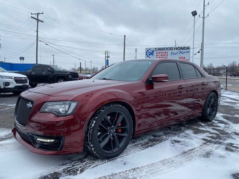 Used 2023 Chrysler 300 C image 6