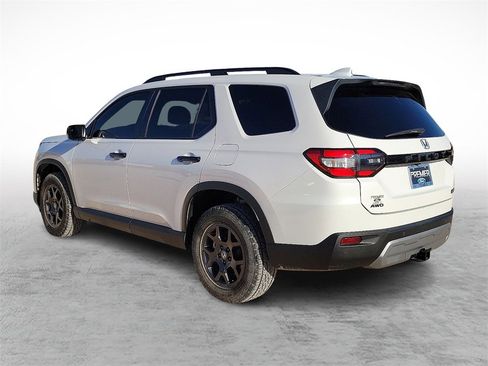 Used 2024 Honda Pilot TrailSport image 7