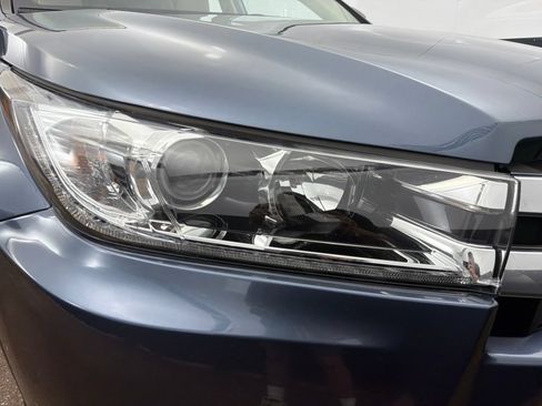 Used 2019 Toyota Highlander Limited AWD/4WD image 34